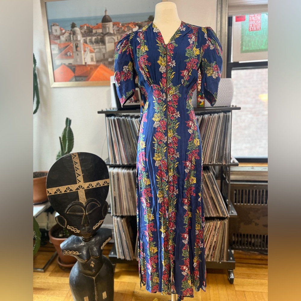 Elegant 1930s Blue Lilac Floral Dress Puff shoulders Full front Talon Zipper sm